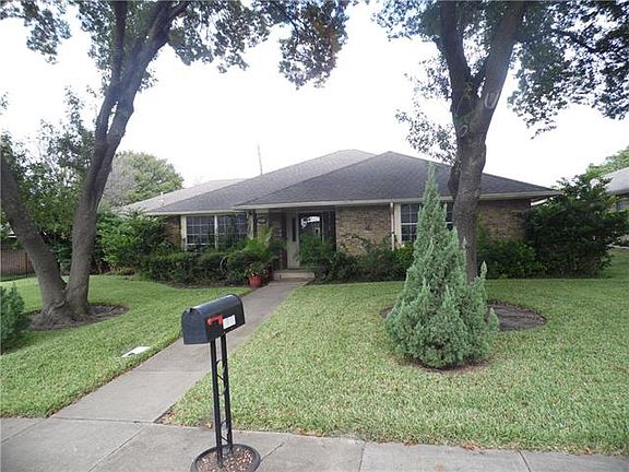 3rd image of 1015 Cottonwood Dr