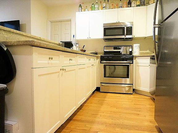 4th image of 318 Saint Paul St APT 4D