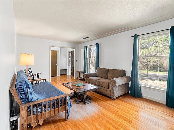 4th image of 1979 Highway 15 S