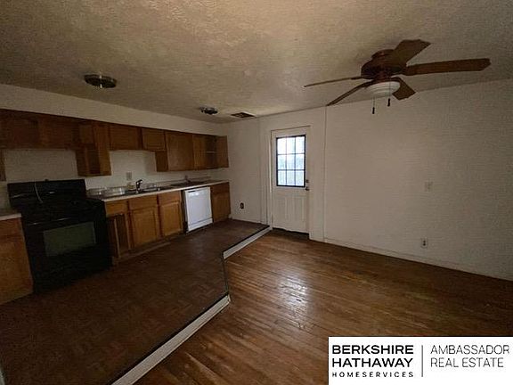 2nd image of 724 S 1st St