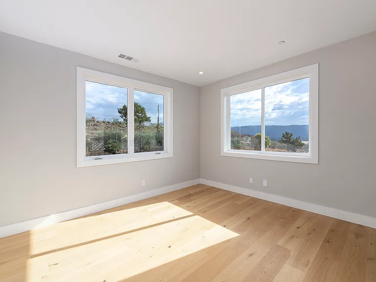 2661 Carol Dr — Photo 26