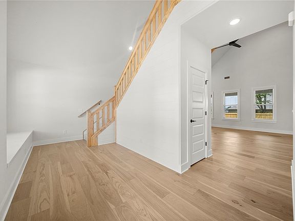 4th image of 1330 Josephine Dr