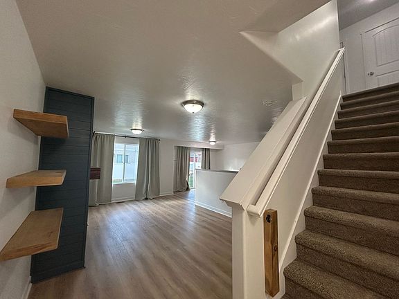 3rd image of 577 S Gooseneck Way