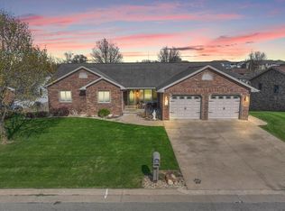 730 Willow Rdg N, Peosta, IA 52068