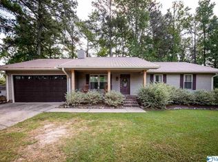 517 Honeysuckle Ln, Albertville, AL 35950