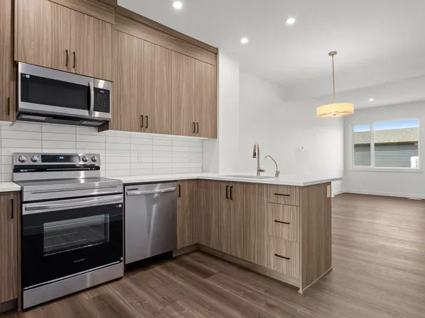 8710 Edgemont Way NW, Edmonton, AB T6M 0P4