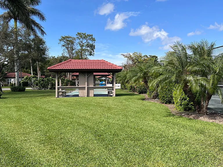 1086 Forest Lakes Dr #305 — Photo 4