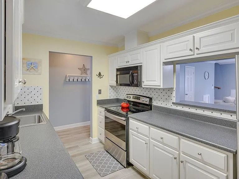 1000 Sea Island Rd #37 — Photo 4