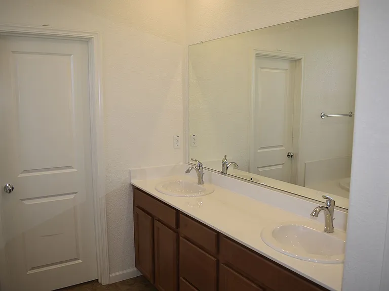 1655 Lion St — Photo 18