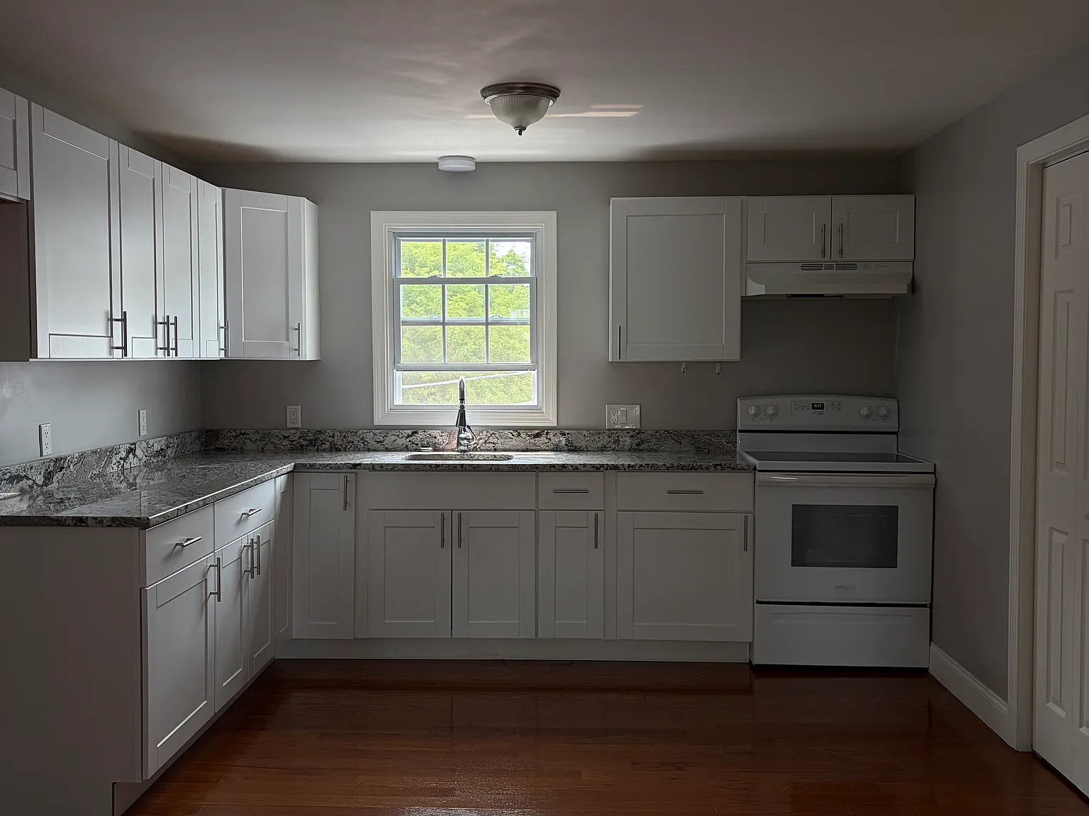 2 bed, $1,800 — Photo 4