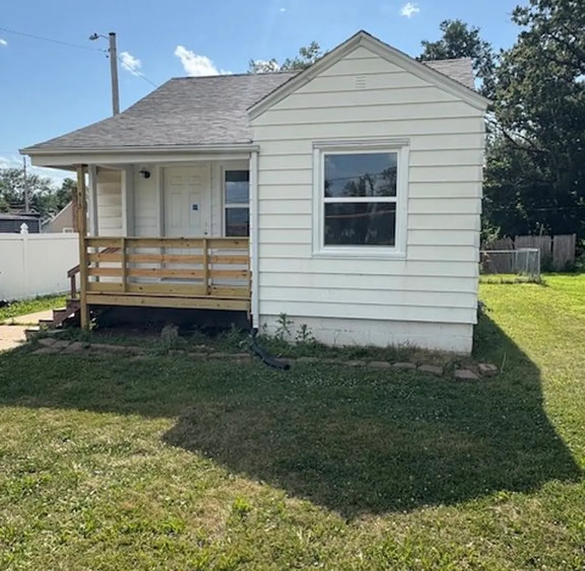 2 bed, 600 sqft, $975 — Photo 2