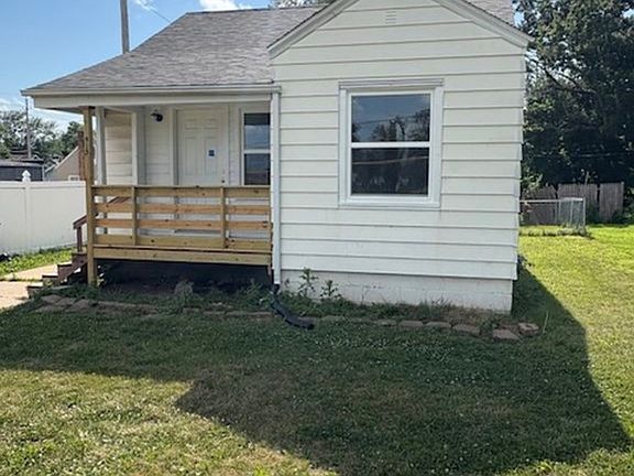 2nd image of 915 Oakland Rd NE