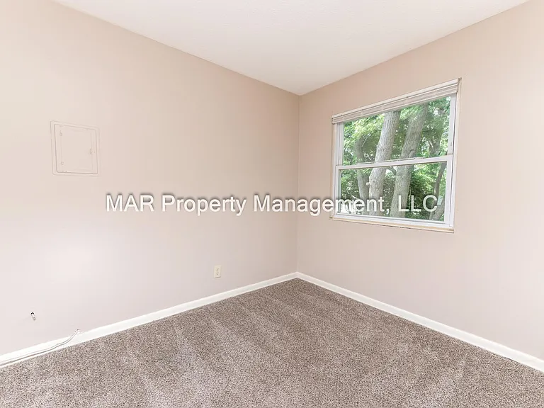 1035 Chester Ave #UP — Photo 7