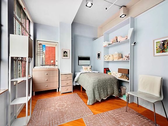 3rd image of 347 W 39th St APT 13N