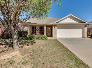 531 Thistle Meade Cir, Burleson, TX 76028