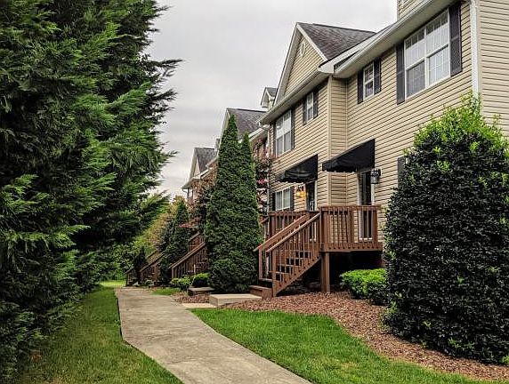2nd image of 617 Hazel St APT 206