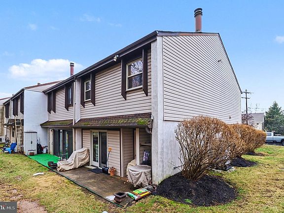 2nd image of 550 N York Rd #1-A