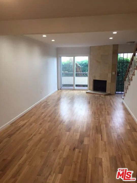 2 bed, 2.5 bath, 1096 sqft, $3,600 — Photo 4