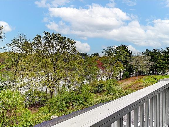 3rd image of 23 Waterview Dr Unit B