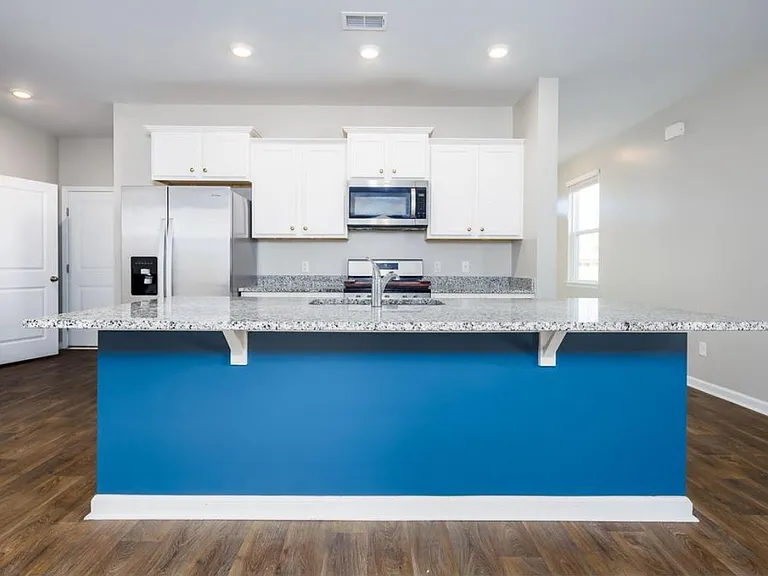 833 Kirby Ct — Photo 3