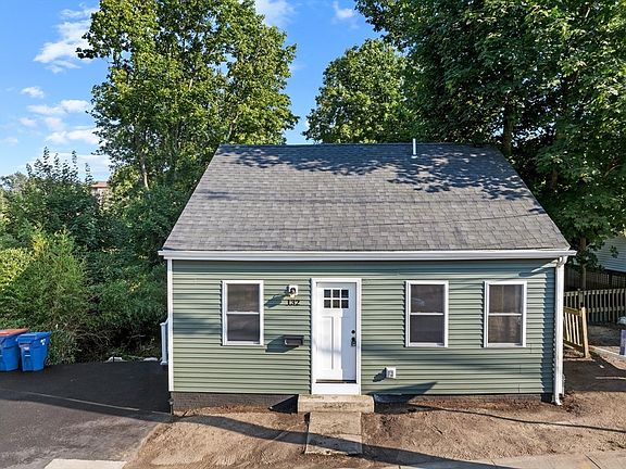 3rd image of 132 Summer St