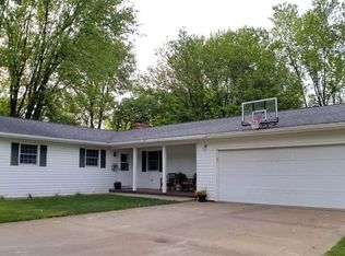 27701 220th St, Earlville, IA 52041