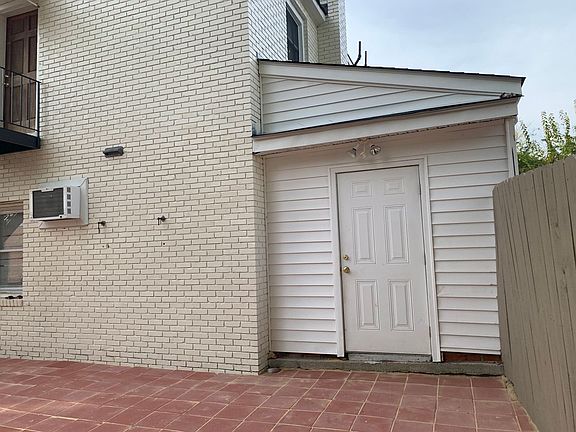 2nd image of 210 S Lewis St Unit A
