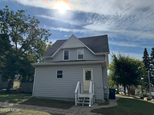 210 4th Ave NW, Watertown, SD 57201