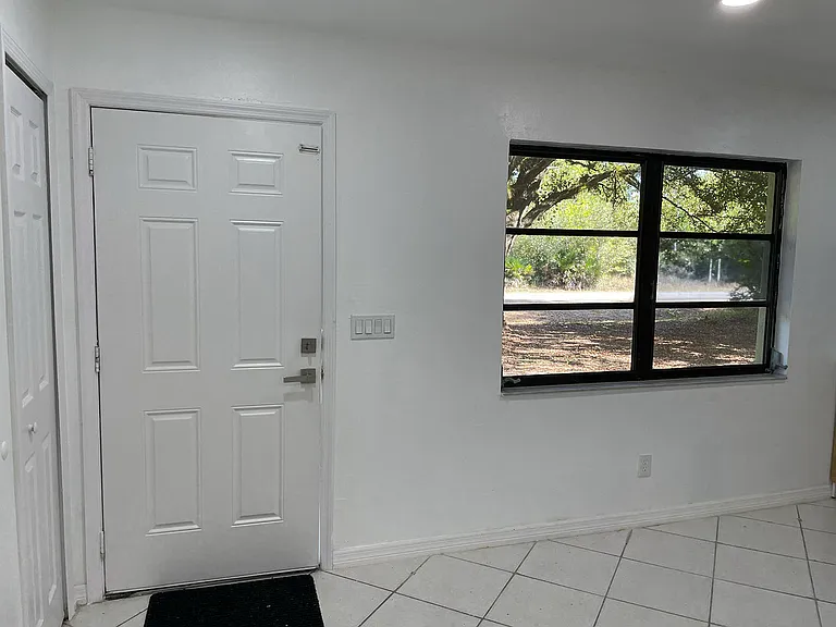 215 Leroy Ave — Photo 5