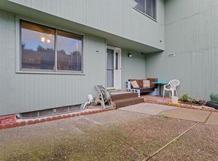 105 Canabury Ct, Little Canada, MN 55117