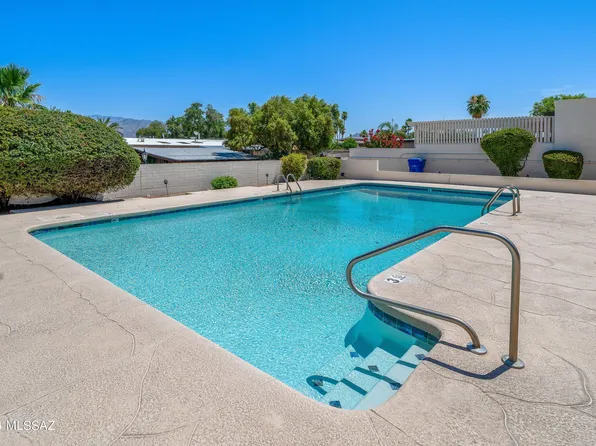 8932 E Palms Park Dr, Tucson, AZ 85715