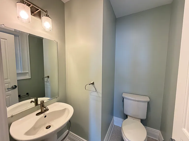 201 W Huron St #B — Photo 12