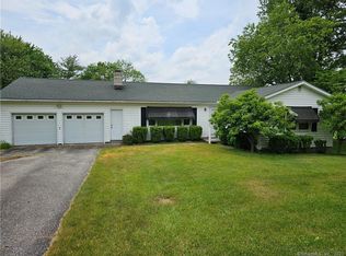 18 Fox Hollow Rd, New Fairfield, CT 06812