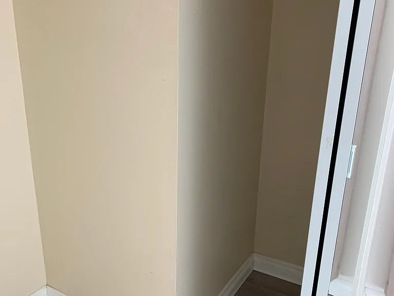 1726 Winona Blvd #201 — Photo 31