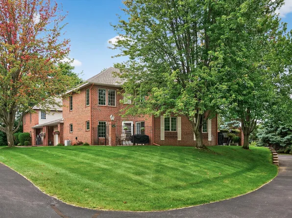 1404 Hunter Hill Rd, Hudson, WI 54016