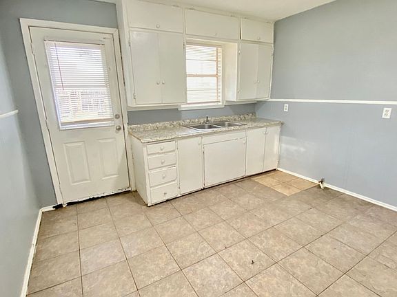 5th image of 2814 Grinnell St