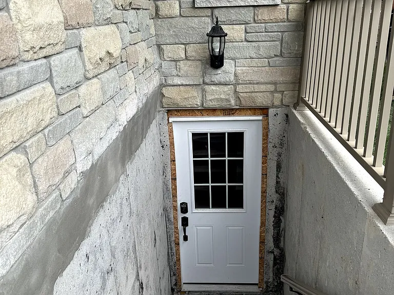 149 Hurst Dr #LOWER — Photo 2