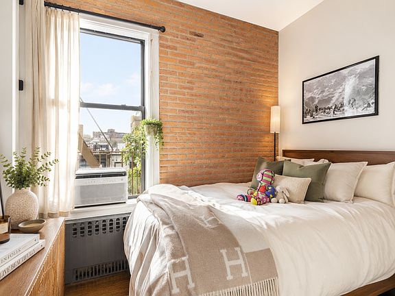 5th image of 236 E 5th St #3L