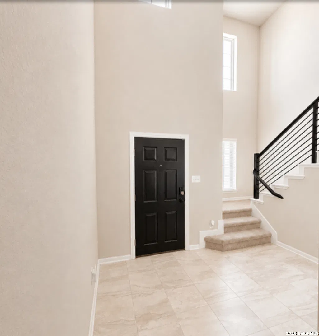 3 bed, 2.5 bath, 2184 sqft, $2,000 — Photo 3