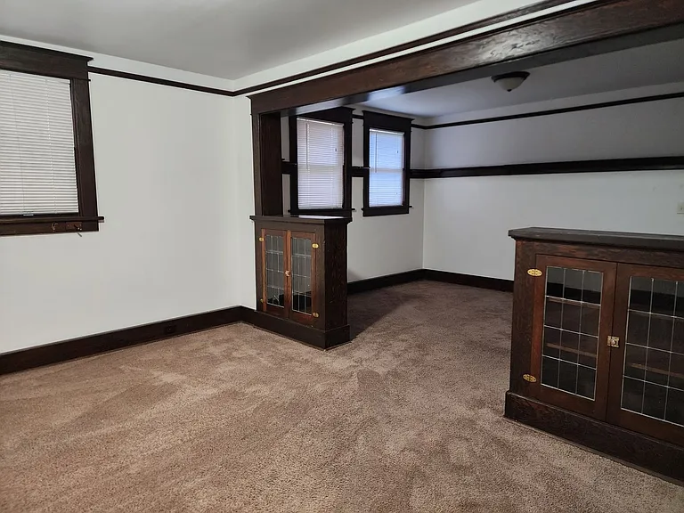 Elliott Hall Apartments — Photo 1