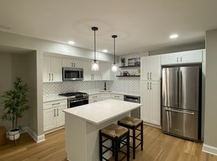 41 Old Forge Xing, Devon, PA 19333