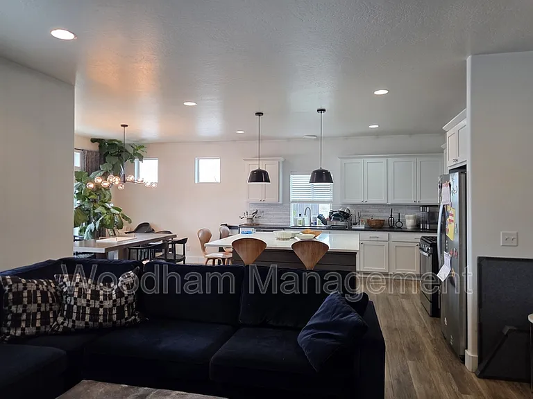 98 Caitlin Rd — Photo 10