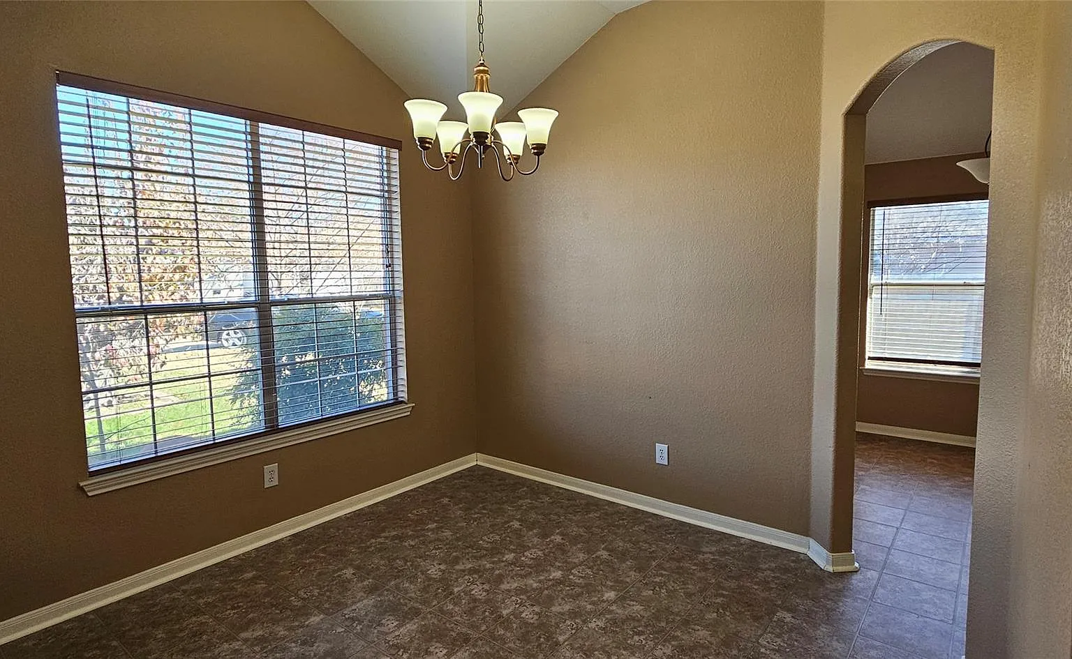 3 bed, 2.0 bath, 1685 sqft, $1,799 — Photo 4
