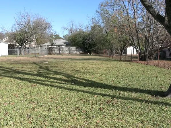 802 Apple St, Fredericksburg, TX 78624