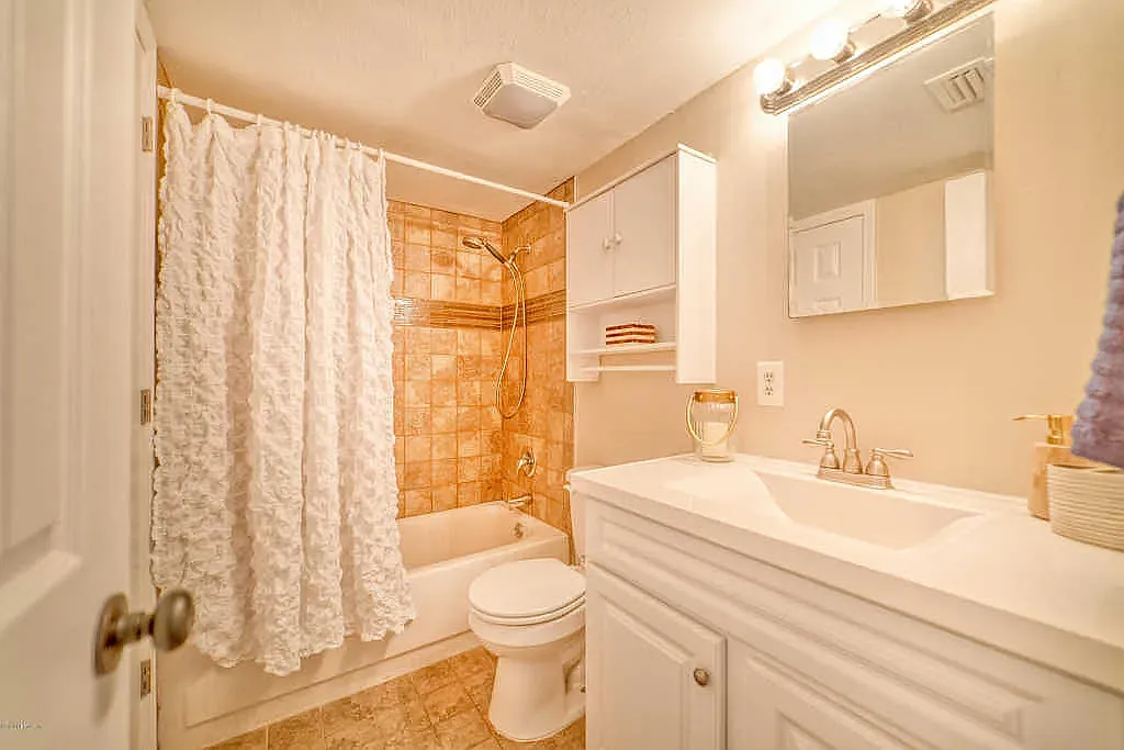 3 bed, 1379 sqft, $1,700 — Photo 4