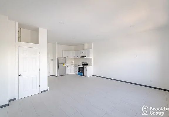 4th image of 610 E 16th St #7
