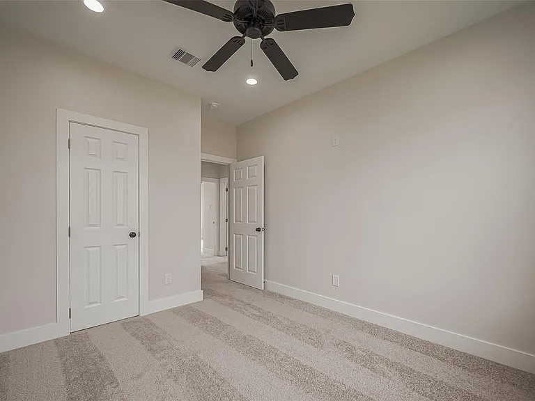 918 Saint Clair St #B — Photo 19