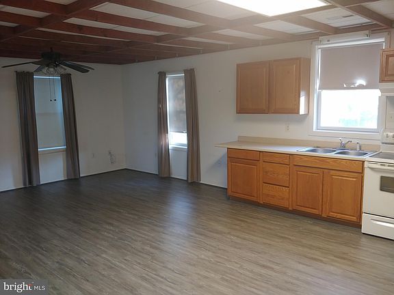 2nd image of 5143 Bainbridge Ln