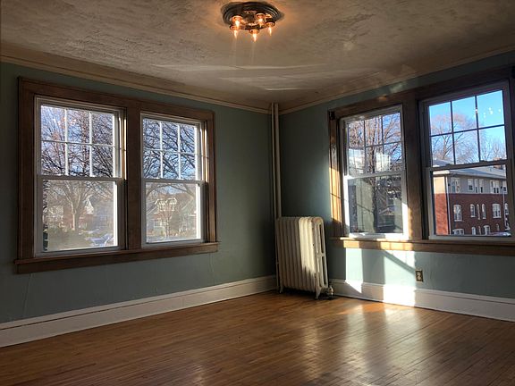2nd image of 1696 Ashland Ave #6