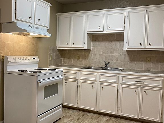 3rd image of 2200 N 32nd St APT 2